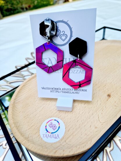 Irrizáló magenta- fekete lakk hexa duo fülbevaló