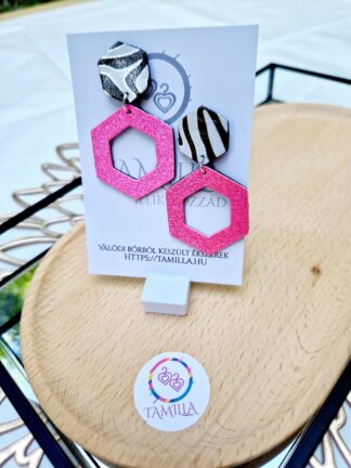 Irrizáló szemcsés pink-zebra mintás hexa duo fülbevaló