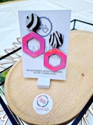 Irrizáló pink-zebra mintás hexa duo fülbevaló